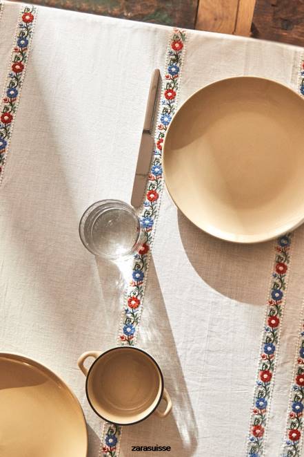 Zara accessoires P66V1662 unisexe nappe en coton brodée blanc